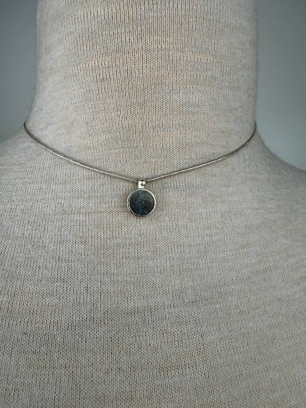 Simple Silver Tone Petite Disc Pendant Chain Necklace 15.5"